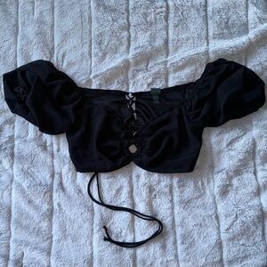 Cropped black top with puffed sleeves